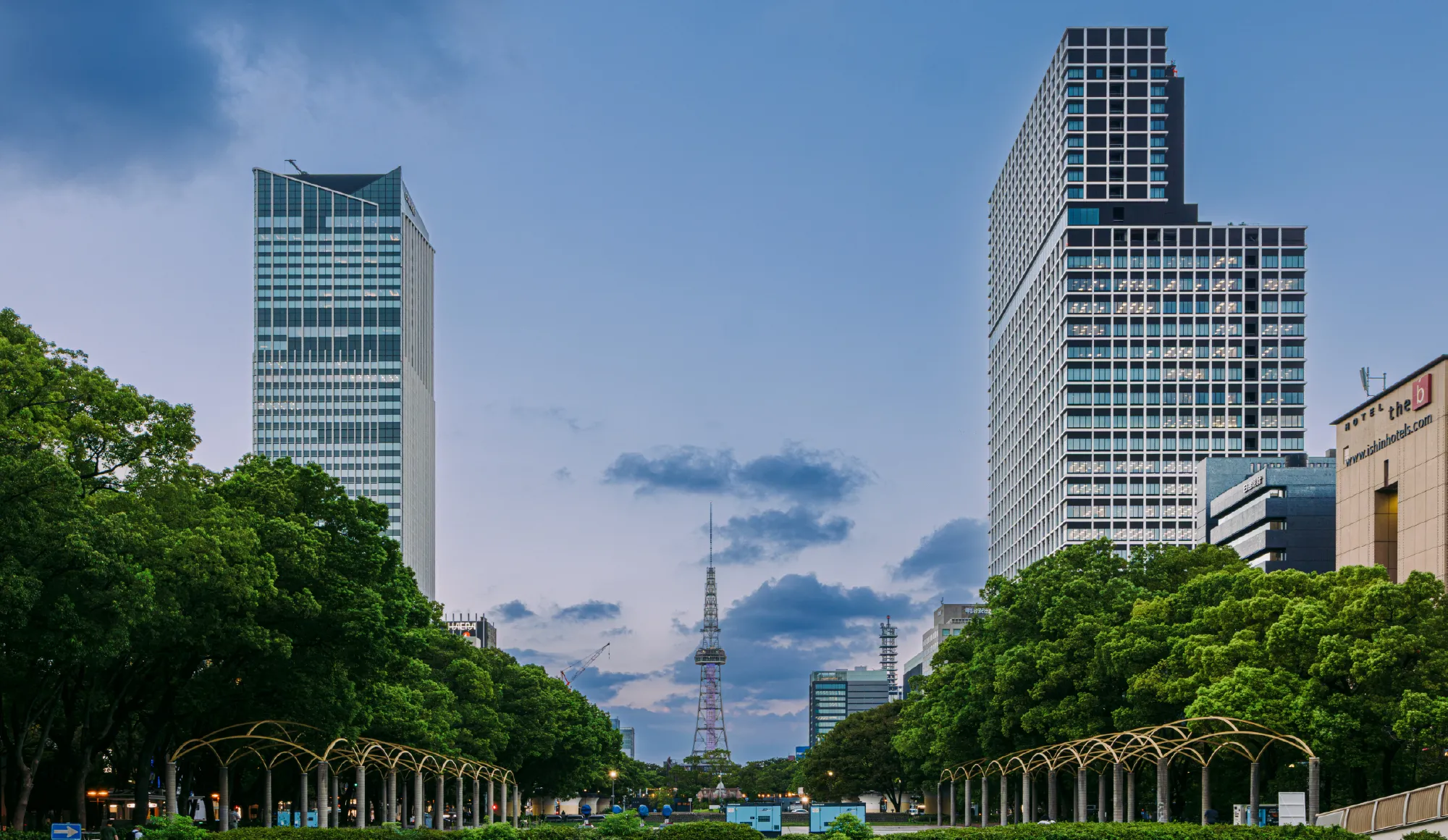 久屋大通公園から望む中部電力 MIRAI TOWER